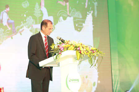 tổng giám đốc tập đoàn Tetrapak toàn cầu phát biểu trong lễ khánh thành nhà máy sữa đậu nành Việt Nam Vinasoy Bắc Ninh giai đoạn 2